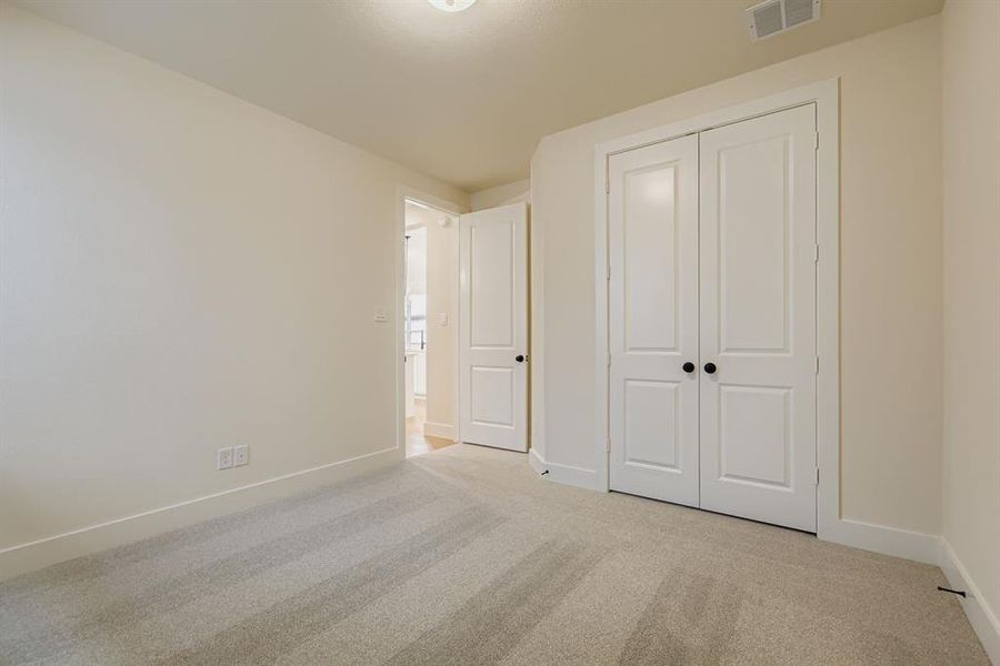 Spacious, unfurnished interior of a new home in Hillstead, Lavon (Image 23).