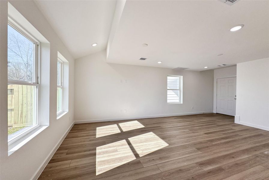 Spacious, unfurnished interior of a new home in , Conroe (Image 26).