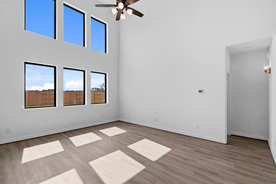 Spacious, unfurnished interior of a new home in Cedar Pointe, Crosby (Image 5).