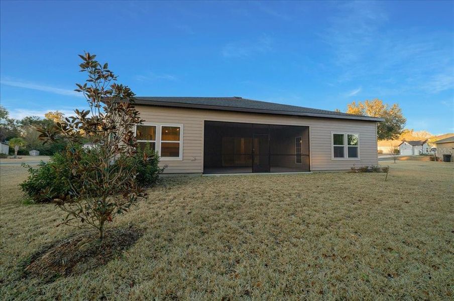 Exterior details and patio area of a home in Grand Park North, Dunnellon (Image 37).