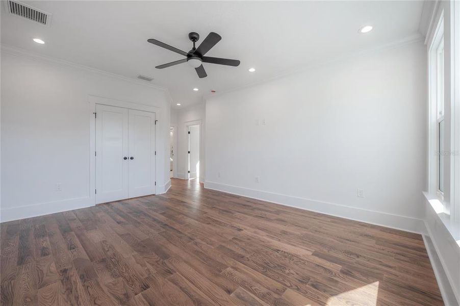 Spacious, unfurnished interior of a new home in , Tampa (Image 31).