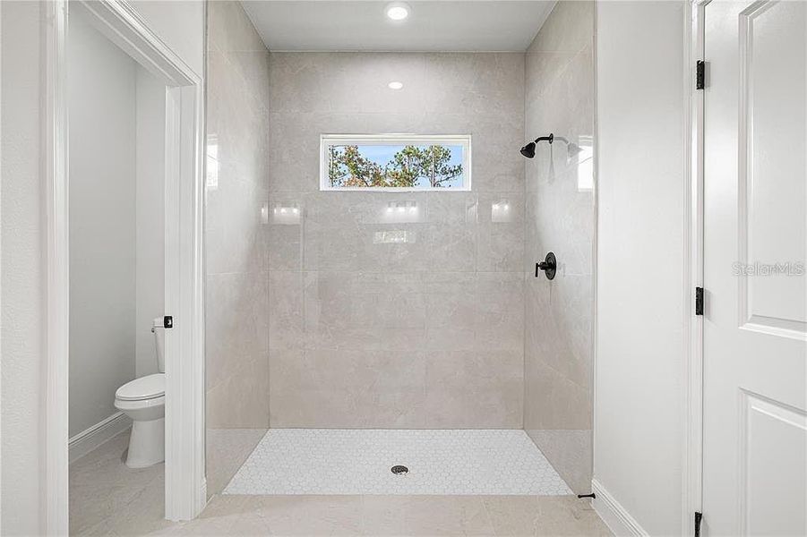 Spacious, unfurnished interior of a new home in , Citrus Springs (Image 18).