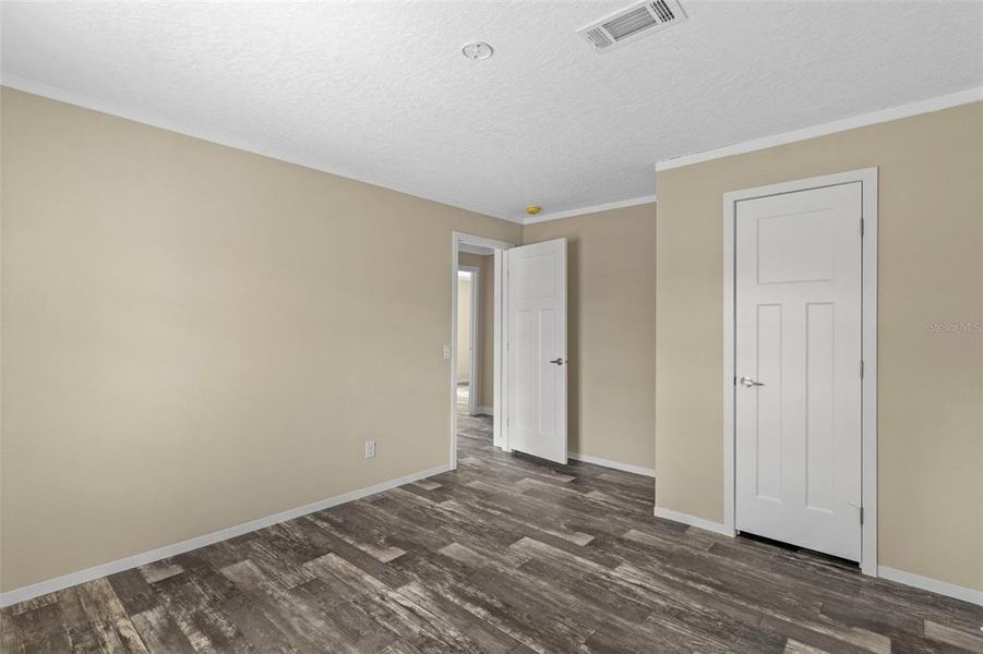 Spacious, unfurnished interior of a new home in , Dade City (Image 29).