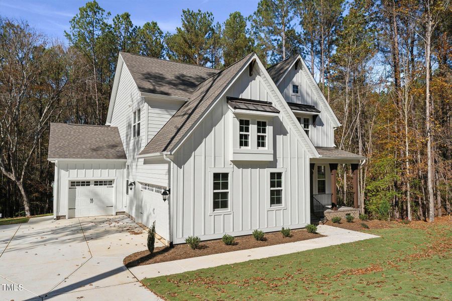 Farmhouse - Three Car Garage