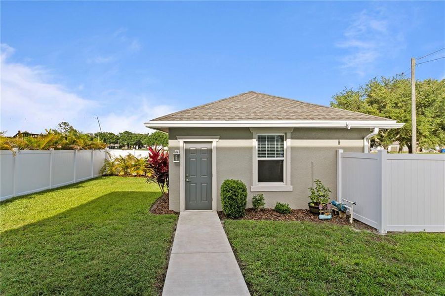 Front exterior of a new home in , St. Petersburg, FL, highlighting curb appeal (Image 28).