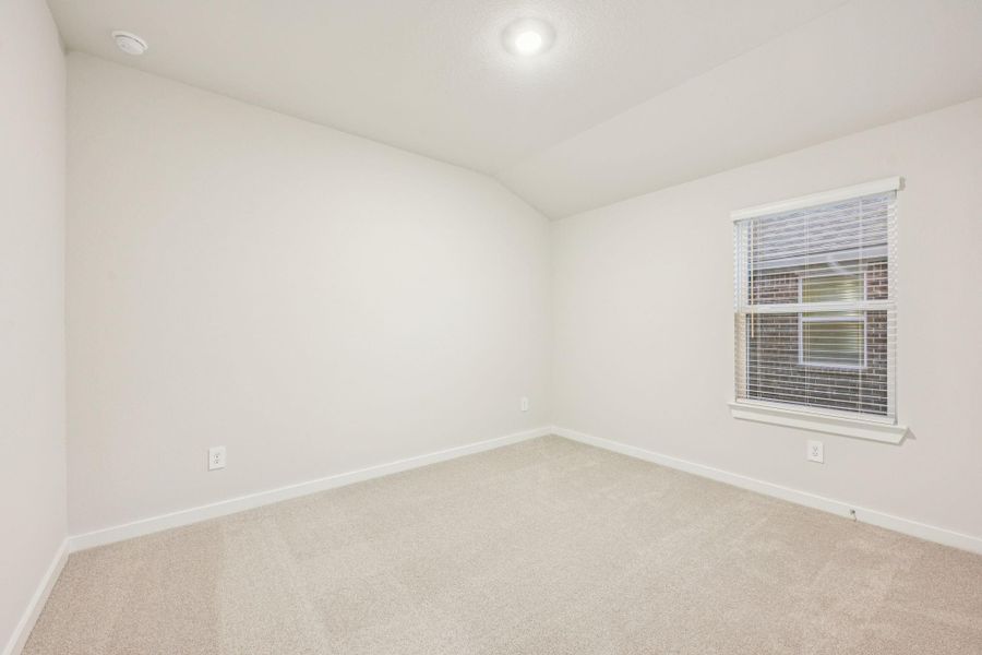 Spacious, unfurnished interior of a new home in Stewart's Ranch, Conroe (Image 18).