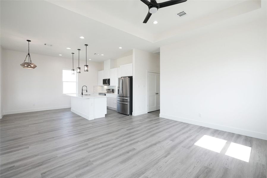 Spacious, unfurnished interior of a new home in , Galveston (Image 26).