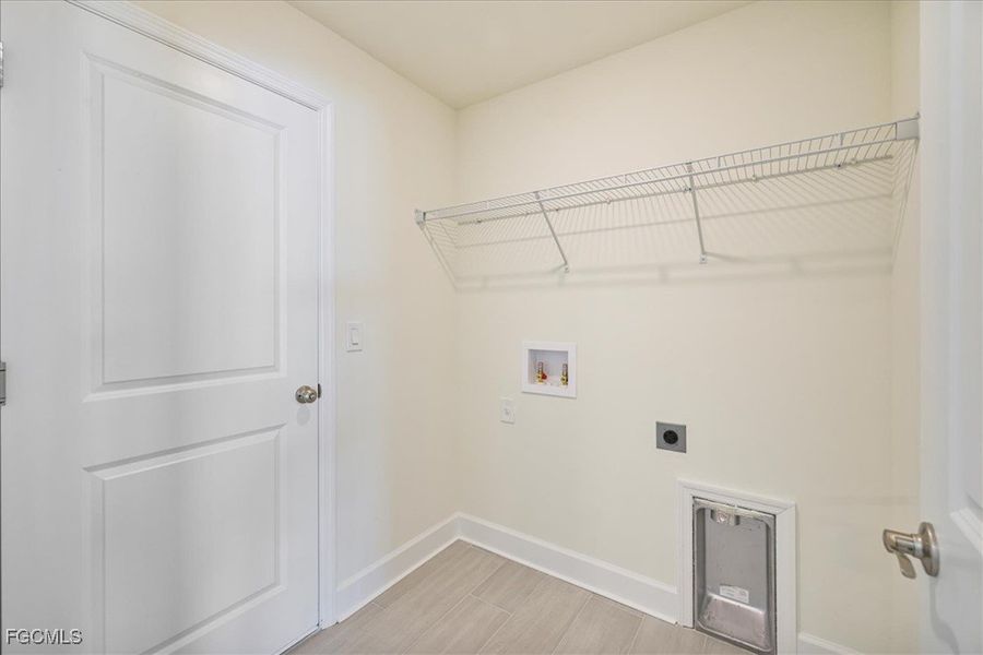 Spacious, unfurnished interior of a new home in Cape Coral, Cape Coral (Image 33).