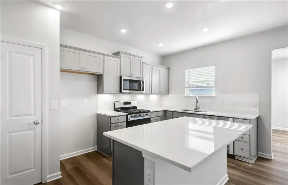 Furnished interior view inside a new home in Anderson Point, McDonough (Image 4).