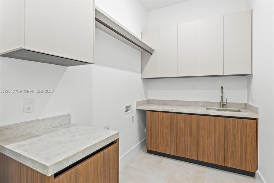 Furnished interior view inside a new home in , Cape Coral (Image 15).