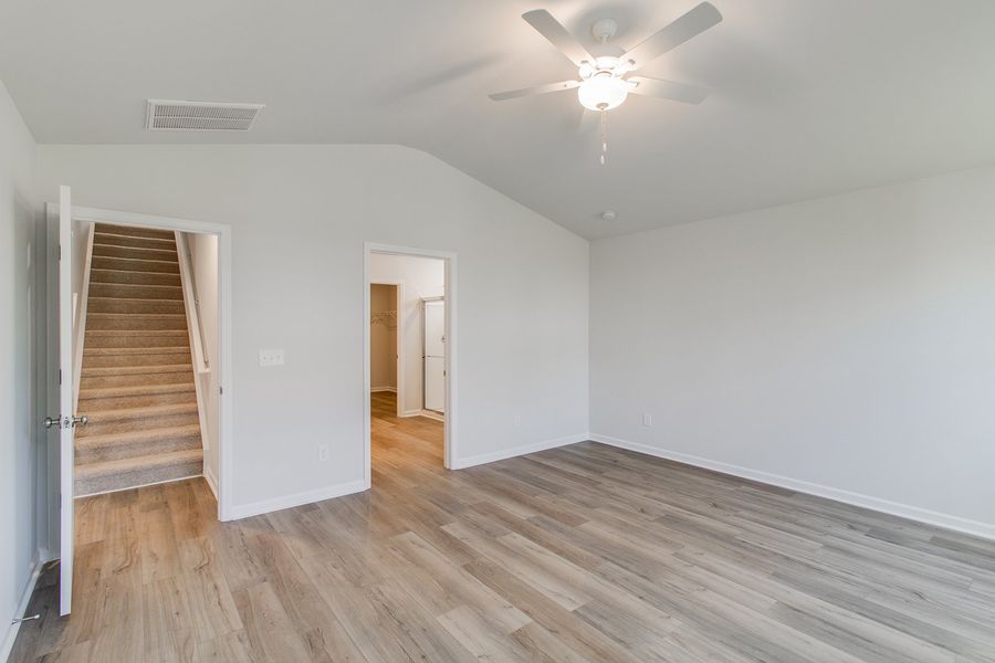 Spacious, unfurnished interior of a new home in Winston Point, Gilbert (Image 19).
