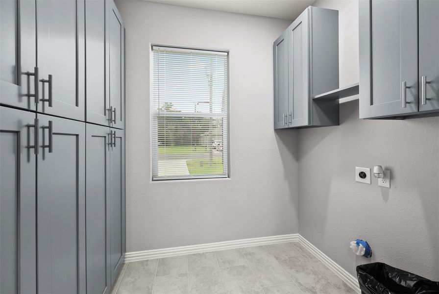 Spacious, unfurnished interior of a new home in , Texas City (Image 18). Spacious, unfurnished interior of a new home in , Texas City (Image 18).