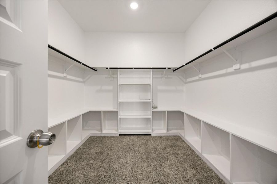 Spacious, unfurnished interior of a new home in , Rosenberg (Image 20).