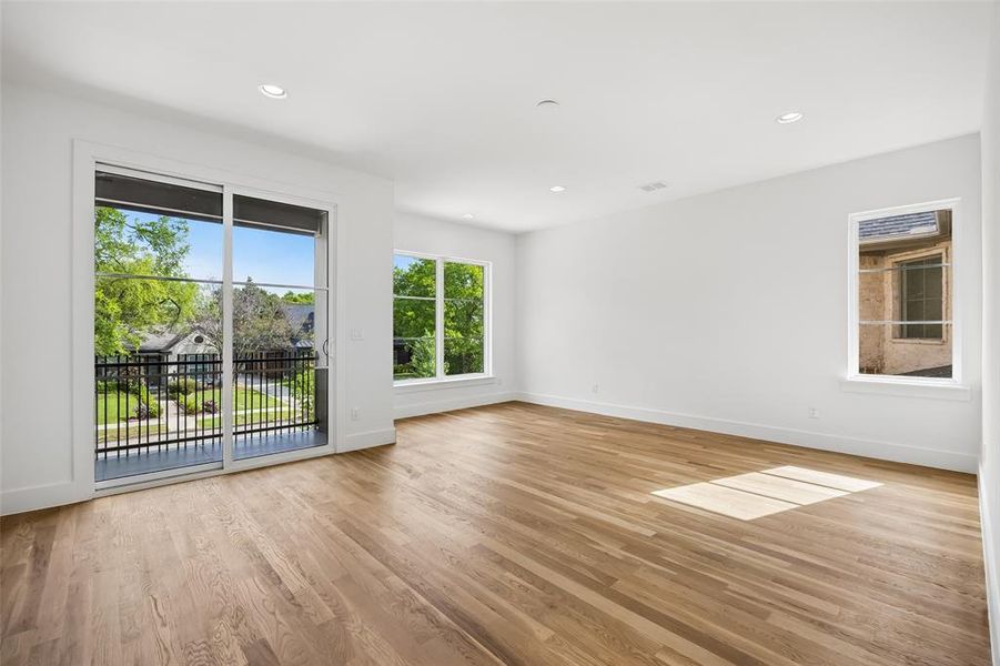 Spacious, unfurnished interior of a new home in , Dallas (Image 28). Spacious, unfurnished interior of a new home in , Dallas (Image 28).