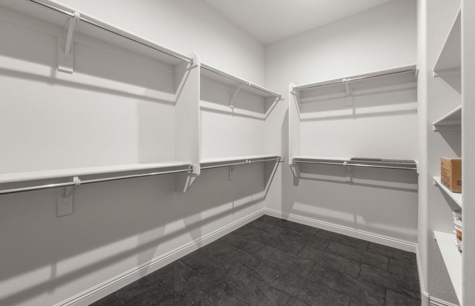 Spacious, unfurnished interior of a new home in Artisan at Asante, Surprise (Image 20).