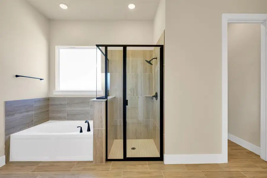 Furnished interior view inside a new home in Springside Estates II, Waxahachie (Image 6). Furnished interior view inside a new home in Springside Estates II, Waxahachie (Image 6).