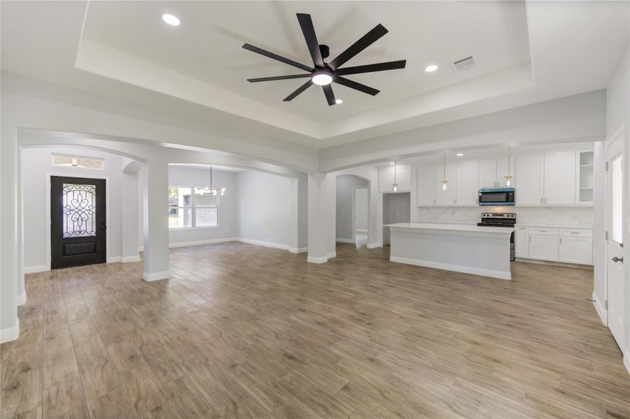 Spacious, unfurnished interior of a new home in , Woodbranch (Image 20).