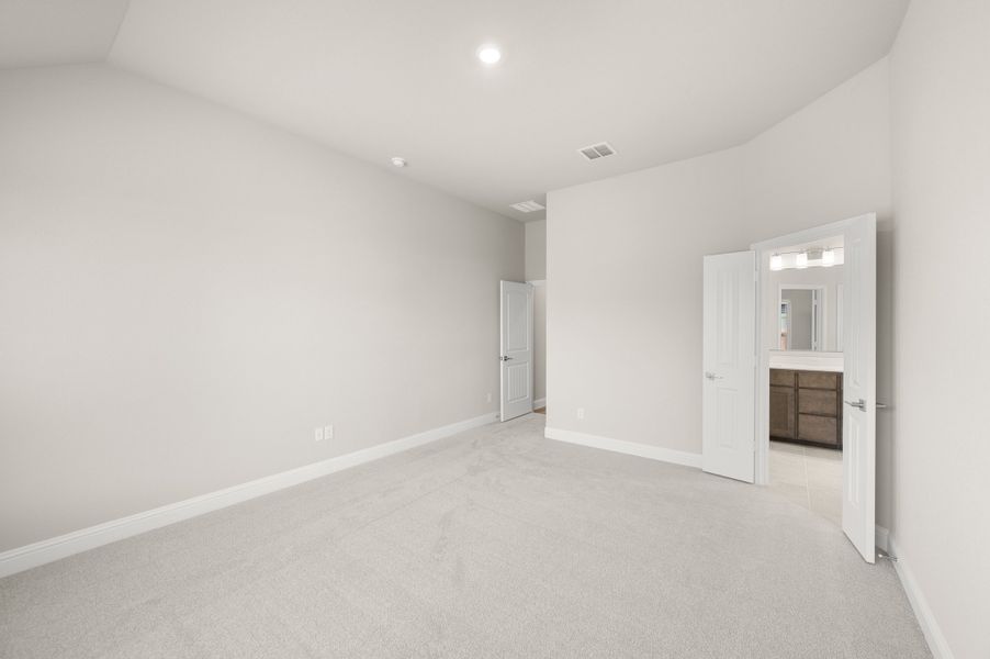Spacious, unfurnished interior of a new home in Pirate Village, Granbury (Image 22).