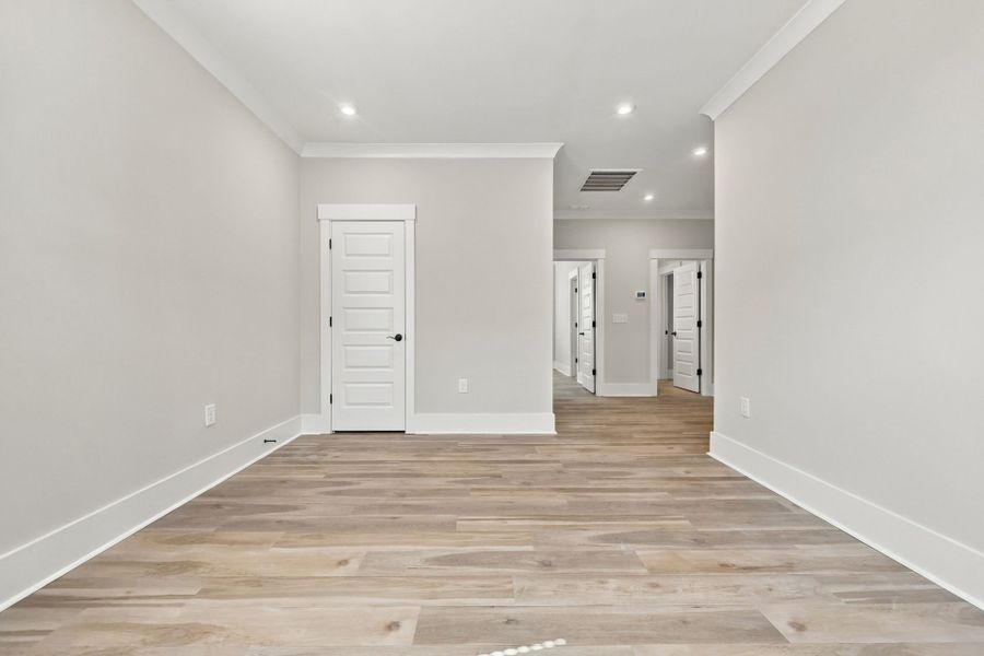 Representative unfurnished interior of a home built from the Laurel by Pulte Homes in SayeBrook, Myrtle Beach (Image 34).