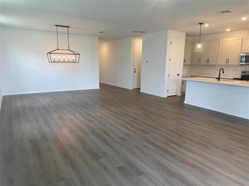 Spacious, unfurnished interior of a new home in Trailside, Mount Dora (Image 10).