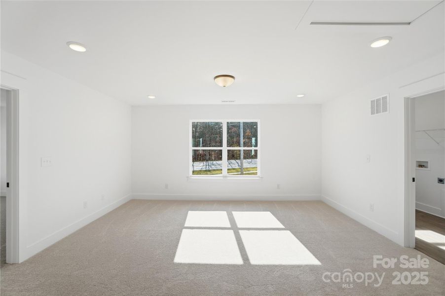 Spacious, unfurnished interior of a new home in Summerlin, Mooresville (Image 35).