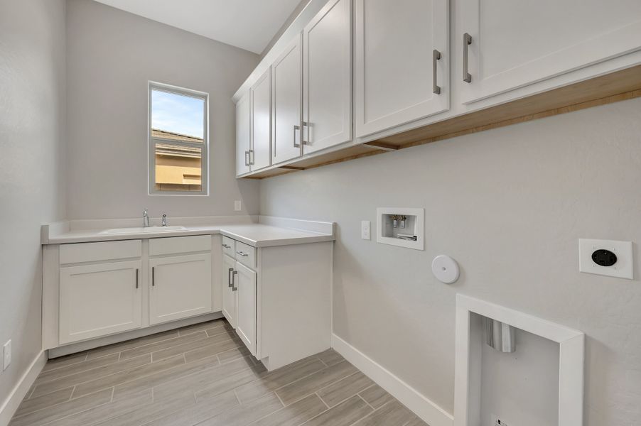 Furnished interior view inside a new home in Canyon Views – 70’ Sunrise Series, Litchfield Park (Image 5). Furnished interior view inside a new home in Canyon Views – 70’ Sunrise Series, Litchfield Park (Image 5).