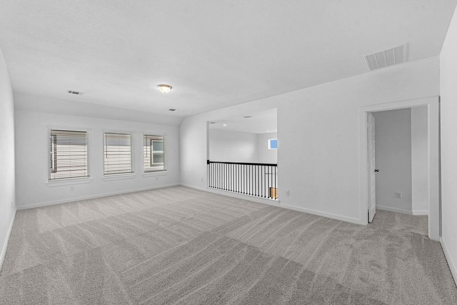 Spacious, unfurnished interior of a new home in Huntington Place, Rosharon (Image 21).