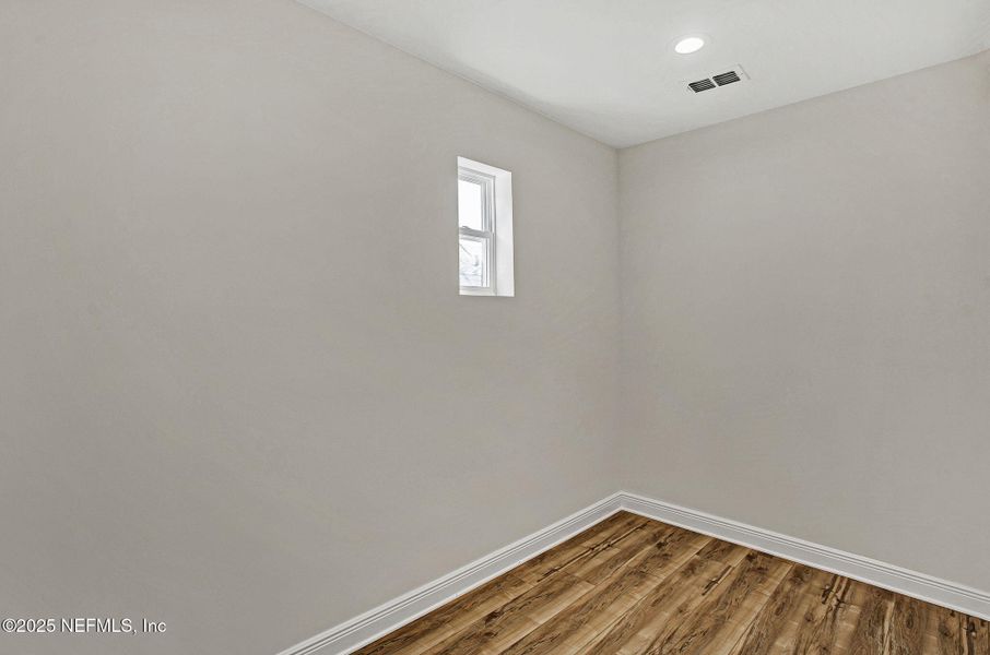 Spacious, unfurnished interior of a new home in , Jacksonville (Image 11).
