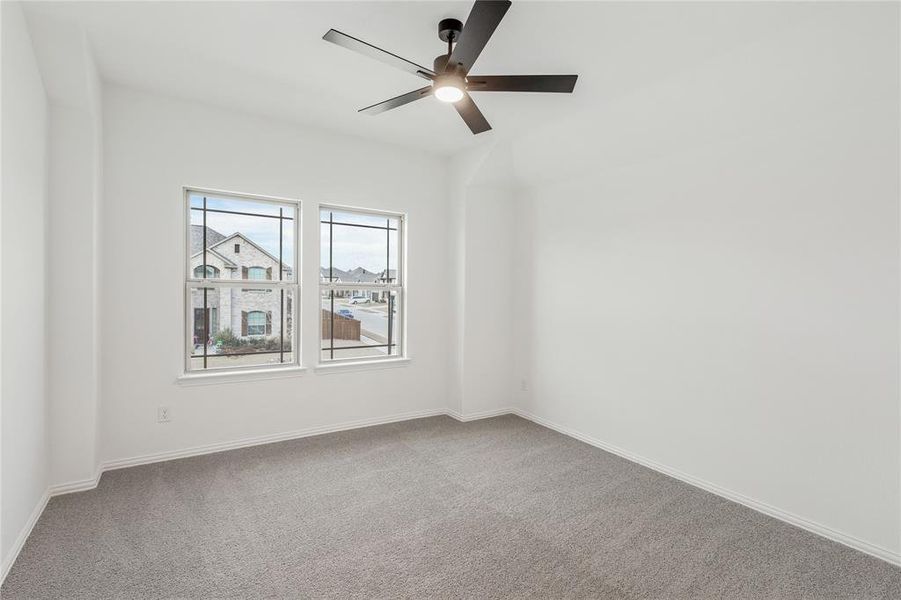 Spacious, unfurnished interior of a new home in Willow Wood, McKinney (Image 32).