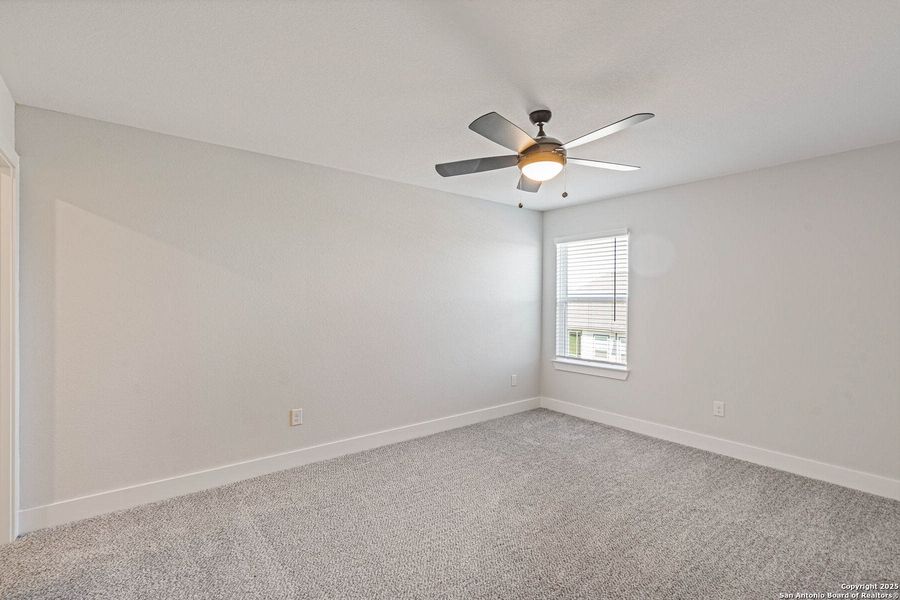Spacious, unfurnished interior of a new home in Potranco West, Castroville (Image 11).