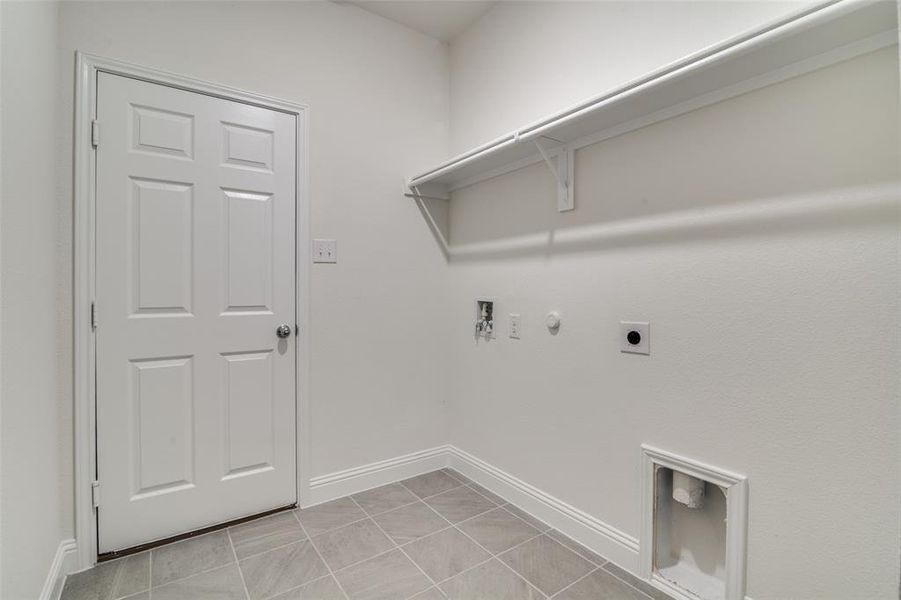 Spacious, unfurnished interior of a new home in Heartland, Crandall (Image 22).