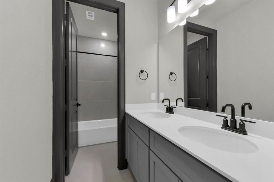 Furnished interior view inside a new home in Evergreen 55', Conroe (Image 12).