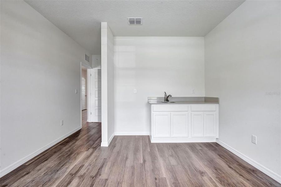 Spacious, unfurnished interior of a new home in , Davenport (Image 12).