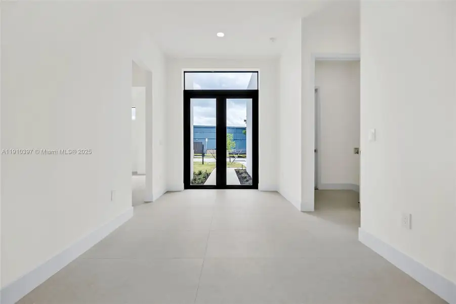 Spacious, unfurnished interior of a new home in , Fort Lauderdale (Image 28). Spacious, unfurnished interior of a new home in , Fort Lauderdale (Image 28).