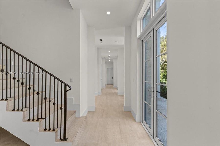 Spacious, unfurnished interior of a new home in , Pinecrest (Image 22).