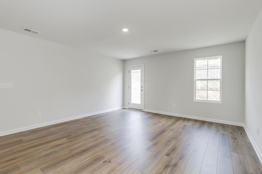 Spacious, unfurnished interior of a new home in Bluefield, Lexington (Image 25).