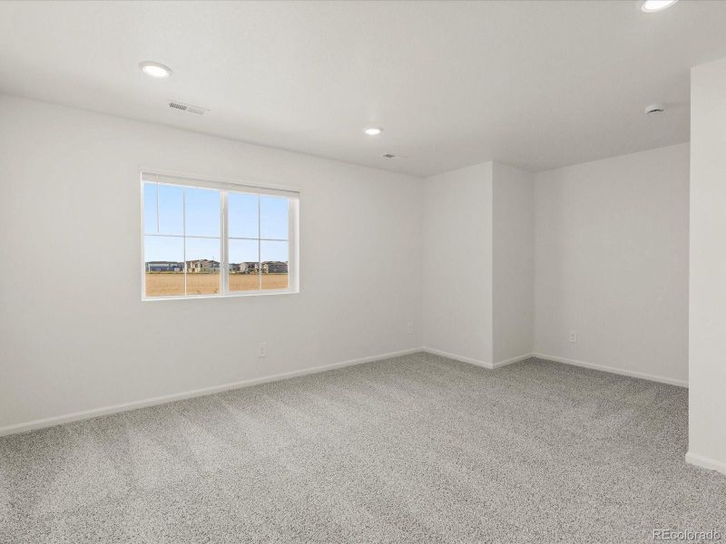 Spacious, unfurnished interior of a new home in Skyview at High Point, Aurora (Image 19).