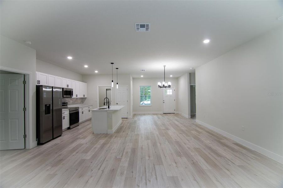 Spacious, unfurnished interior of a new home in , Ocala (Image 14).