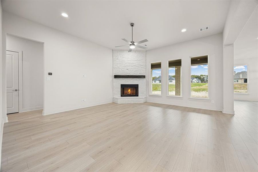 Spacious, unfurnished interior of a new home in Tuscan Estates (1 Acre Lots), Waxahachie (Image 34).