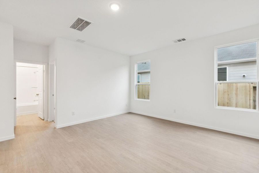 Spacious, unfurnished interior of a new home in Montgomery Bend, Montgomery (Image 27).
