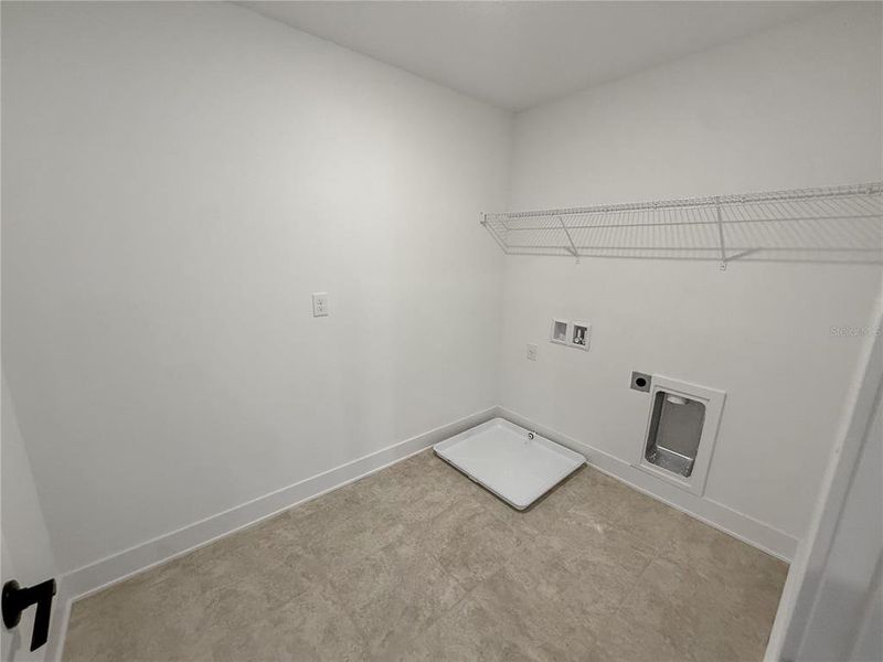 Spacious, unfurnished interior of a new home in Arbor Park, Leesburg (Image 16).