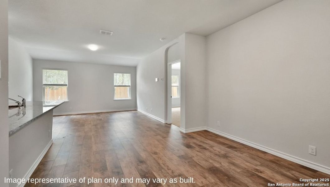 Spacious, unfurnished interior of a new home in Stonehill, San Antonio (Image 12).