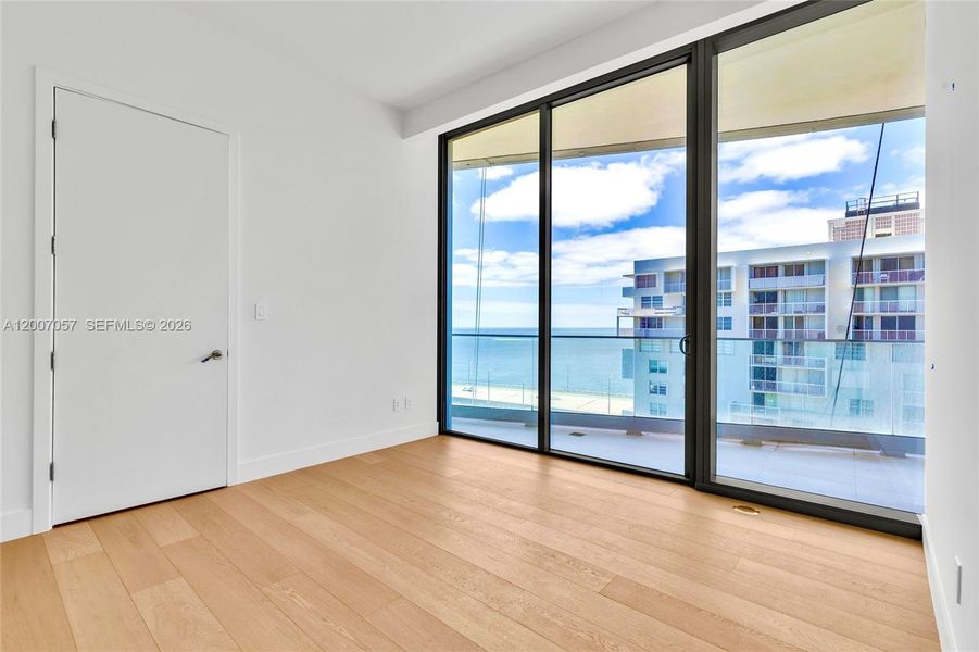 Spacious, unfurnished interior of a new home in , Miami (Image 8).