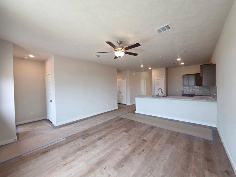 Spacious, unfurnished interior of a new home in Vintage Farms, Brenham (Image 7).