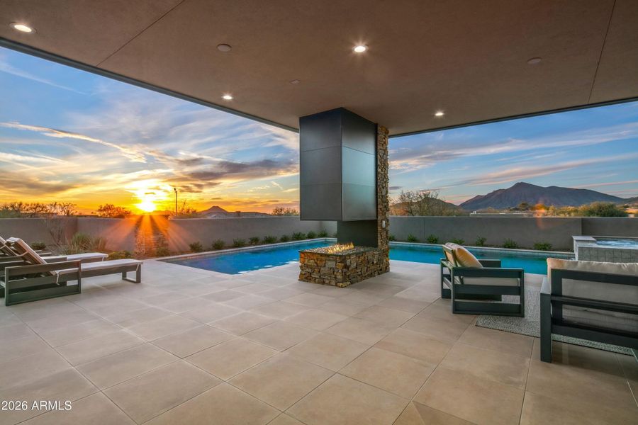 002_Expansive Outdoor Living