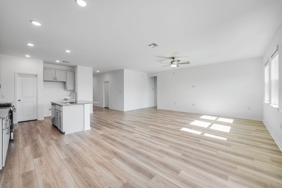 Spacious, unfurnished interior of a new home in Lisso 50s, Pflugerville (Image 11).