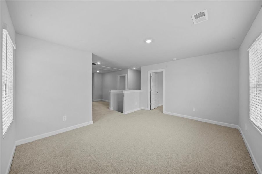 Spacious, unfurnished interior of a new home in Creek Ridge - Heritage Collection, Spartanburg (Image 17).