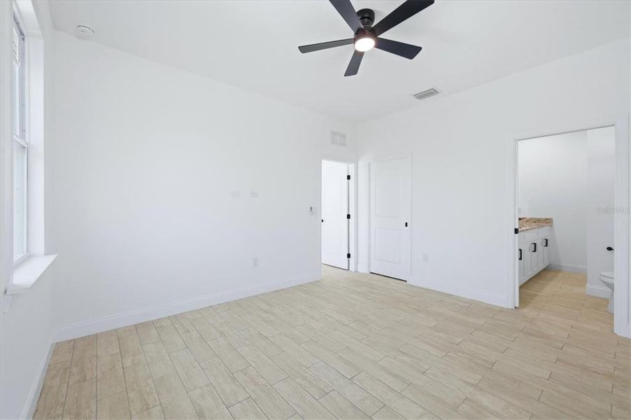 Spacious, unfurnished interior of a new home in , Placida (Image 31).