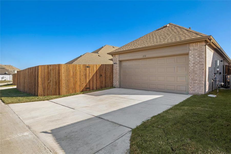 Exterior details and patio area of a home in Edgewater, Fate (Image 21).