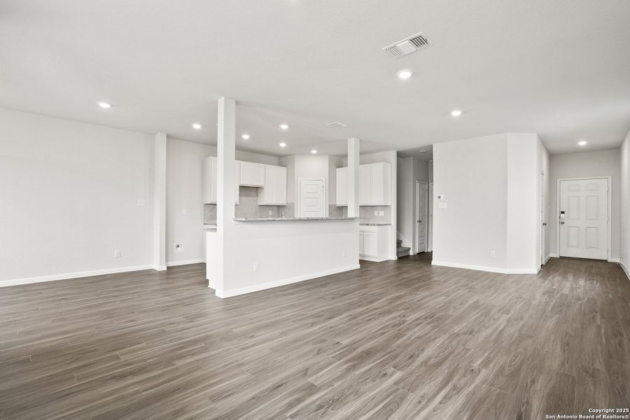 Spacious, unfurnished interior of a new home in Melissa Ranch, San Antonio (Image 27).